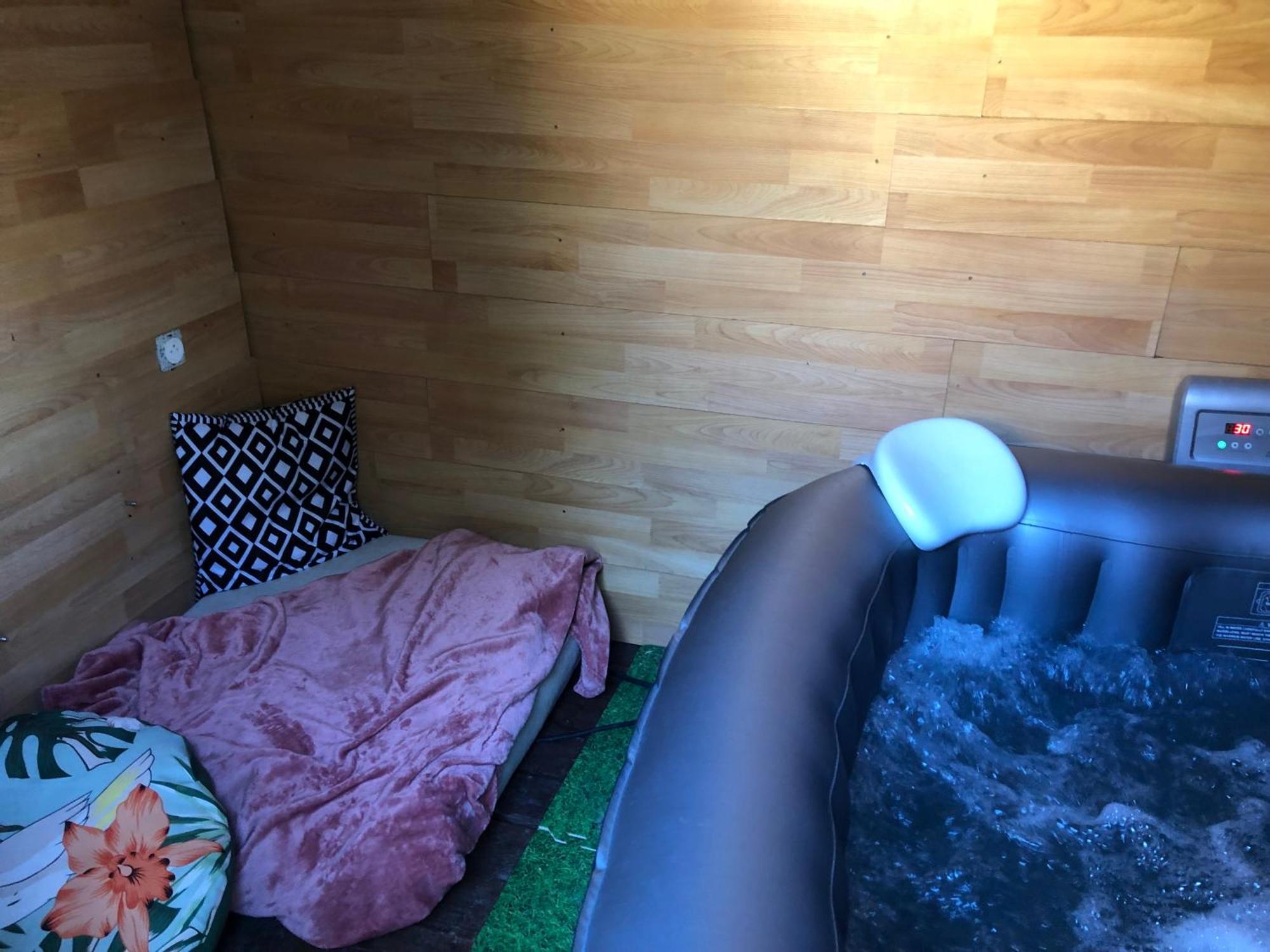 Grand T2 Climatise Avec Jardin Et Spa Narbonne Luaran gambar